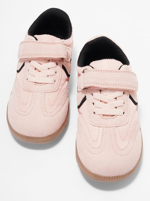 Pantaloons Junior Girls Pink Velcro Shoes