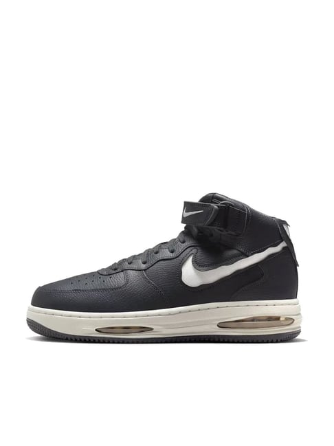 white and black air force 1 size 6