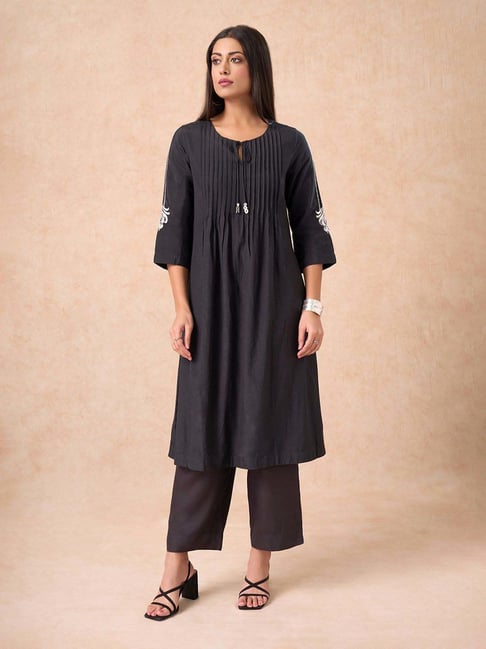 Marigold Lane Black Regular Fit Embroidered Kurta-picture-10