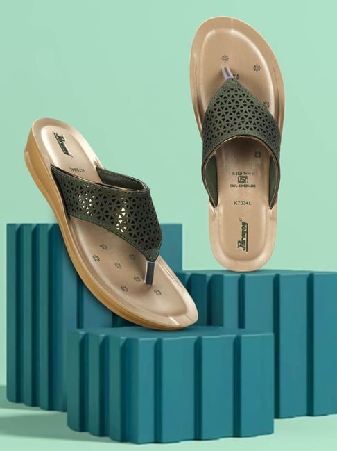 Paragon Women's Pista Green Thong Sandals-picture-37