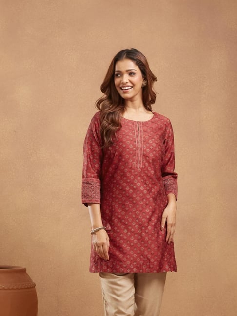 Fabindia Maroon Cotton Silk Printed Slim Fit Short Kurti