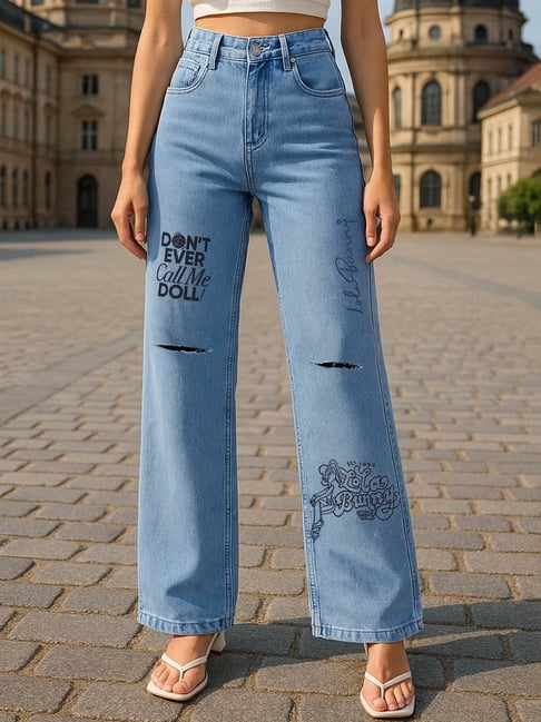 Bewakoof Women's Light Blue Washed Straight Fit Distressed Jeans