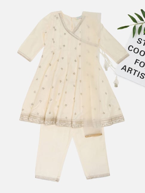 Akkriti by Pantaloons Girls Gardenia Embroidery Suit Set-picture-34