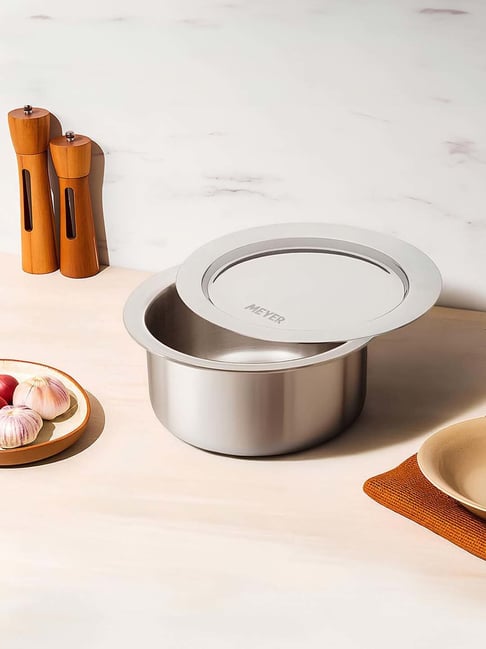 Meyer Trivantage Silver Tri-Ply Stainless Steel Tope with Lid - 18 cm (2300 ml)