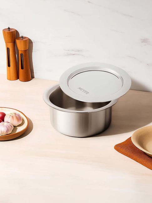 Meyer Trivantage Silver Tri-Ply Stainless Steel Tope with Lid - 16 cm (1500 ml)