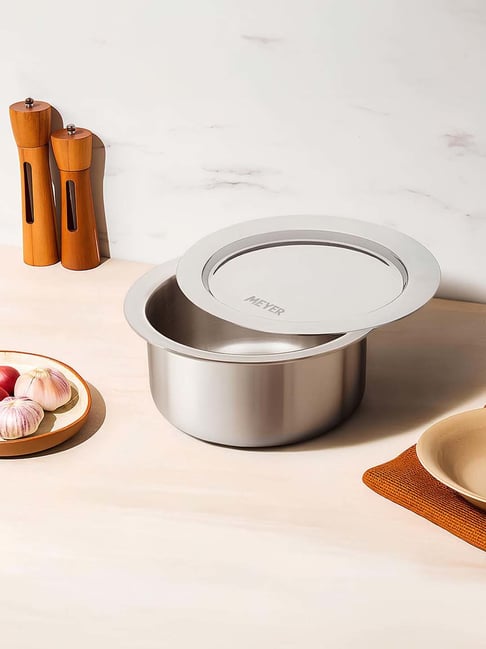 Meyer Trivantage Silver Tri-Ply Stainless Steel Tope with Lid - 20 cm (3100 ml)