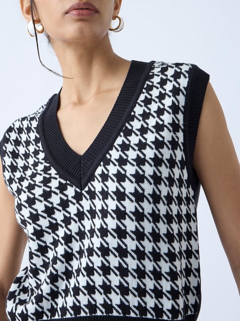 Wardrobe by Westside Black Houndstooth Design Sweater