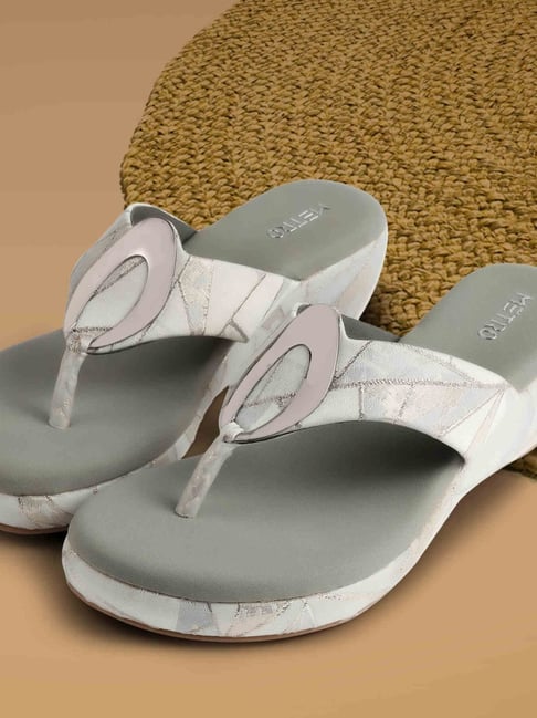 Metro Women's Gun Metal Thong Sandals-picture-24