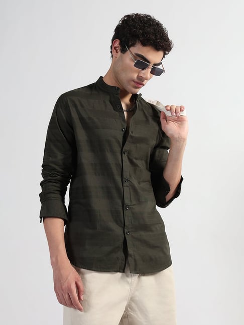 SHOWOFFFF Green Slim Fit Stripes Shirt-image-30