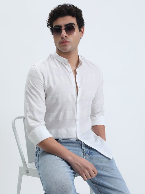 SHOWOFFFF White Cotton Slim Fit Striped Shirt-picture-24