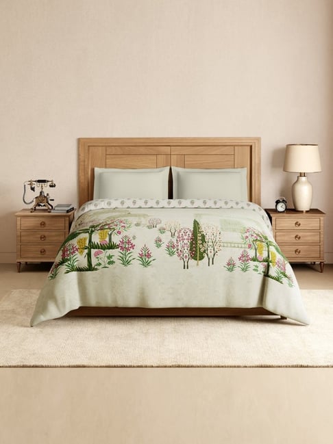 Spaces Light Yellow Cotton Miniature Paintings Ornate Printed Double Quilt