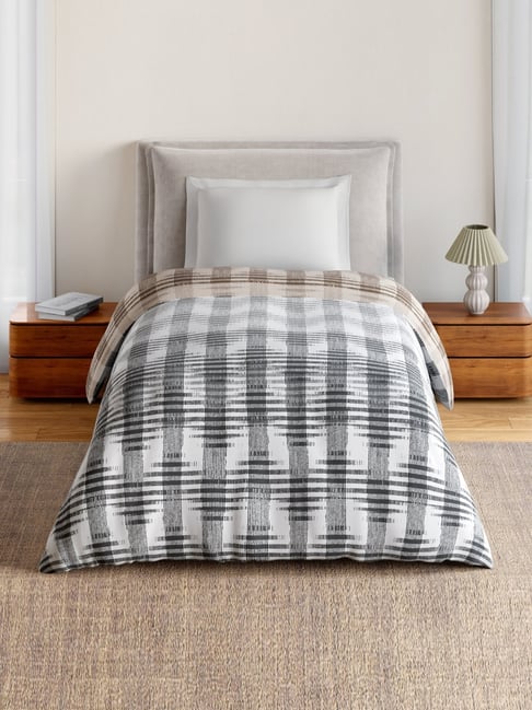 Spaces Light Grey Cotton Geometric 144 TC Single Quilt