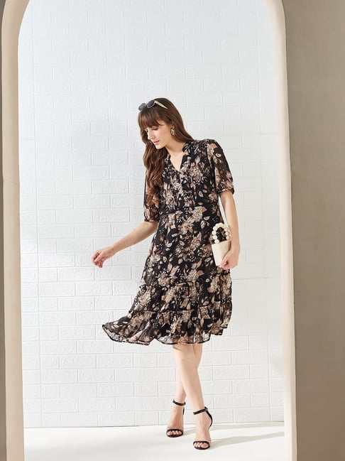 Latin Quarters Black Half Sleeves V-Neck Printed Casual Midi Dress