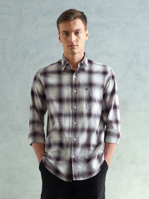 Arrow Sport White & Red Cotton Slim Fit Checked Shirt