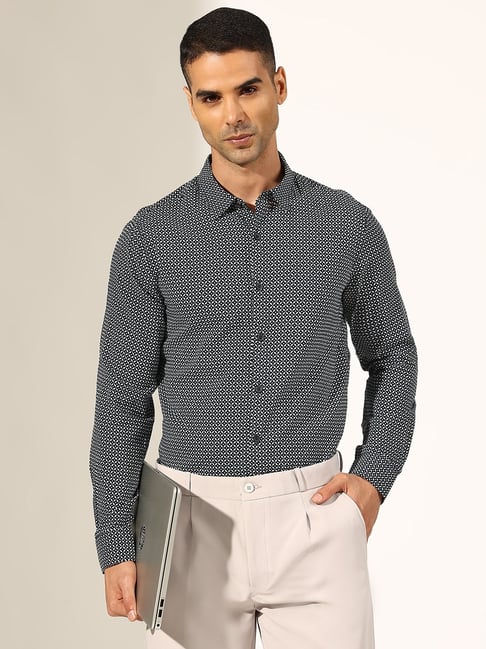 SHOWOFFFF Navy Blue Cotton Regular Fit Geometric Shirt-picture-39