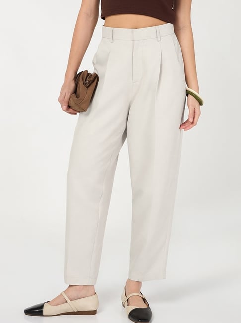 Bewakoof Beige Solid Tapered Fit Ankle Length Pants