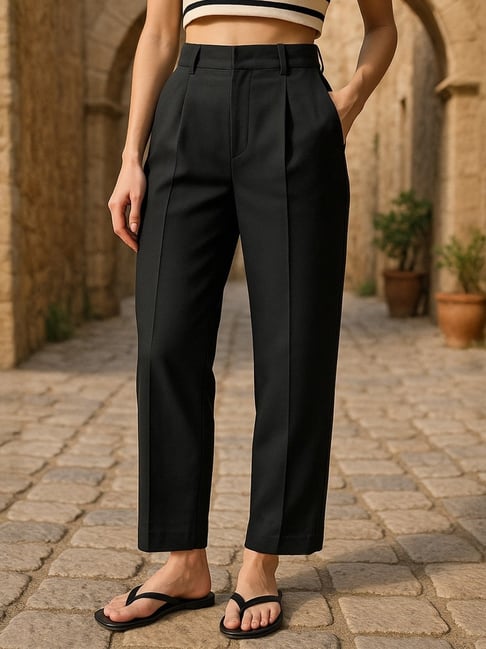 Bewakoof Jet Black Solid Tapered Fit Ankle Length Pants