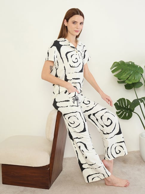 Sweet Dreams Swan White Cotton Abstract Short Sleeves Pyjama Set-picture-21
