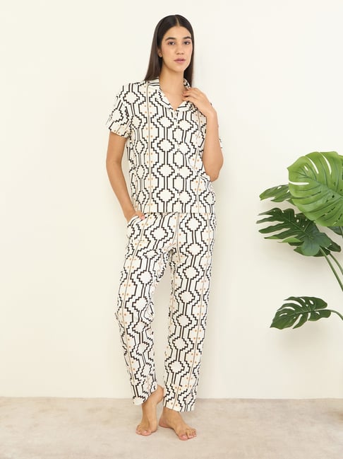 Sweet Dreams Swan White Cotton Geometric Short Sleeves Pyjama Set-picture-27