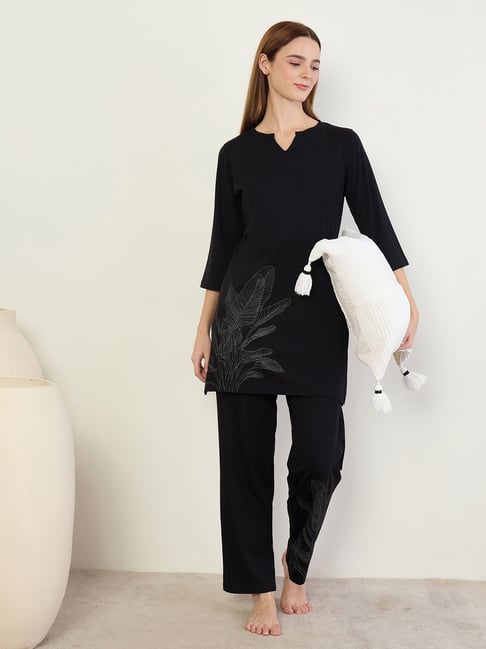 Sweet Dreams Black Rayon Graphic Three-Quarter Sleeves Pyjama Set-picture-15
