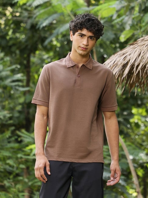 Campus Sutra Ash Brown Seersucker-Jacquard Polo T-Shirt-image-18