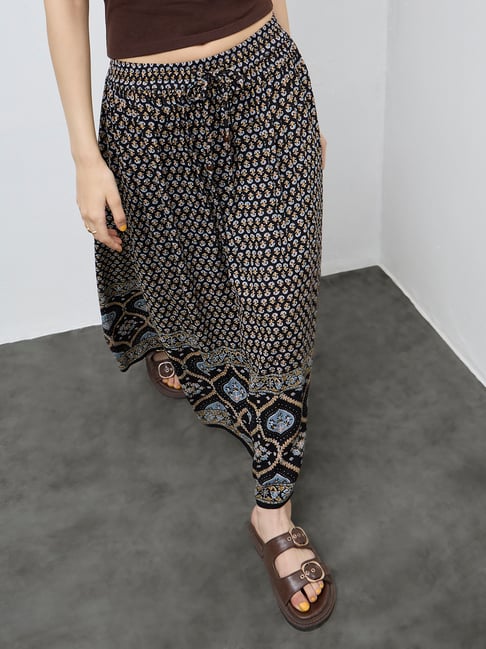 Bombay Paisley by Westside Black Printed High-Rise Skirt