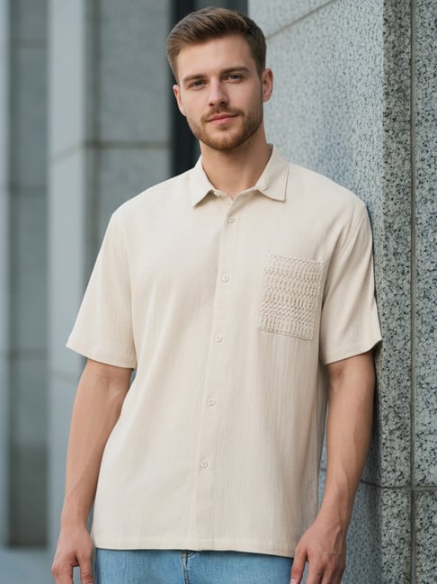 Bewakoof Off White Relaxed Fit Solid Shirt
