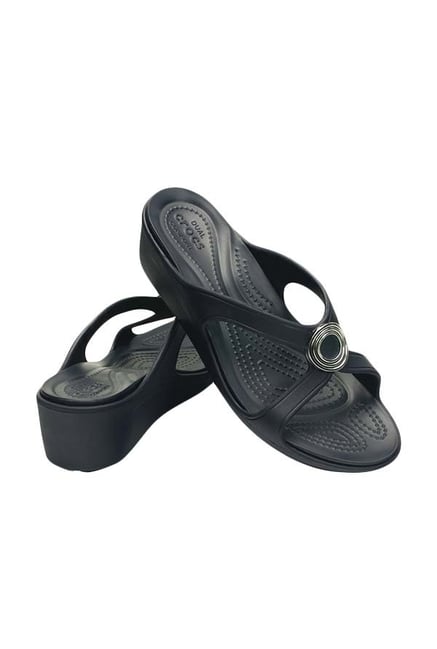 crocs sanrah beveled circle sandal