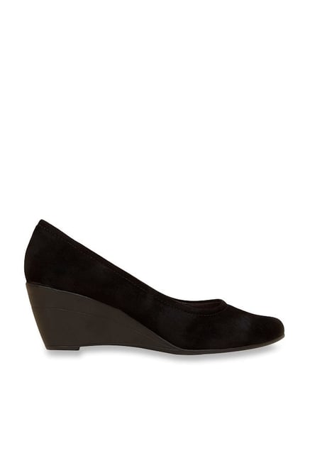 Black suede 2025 wedge pumps