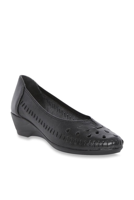 black wedge heel pumps