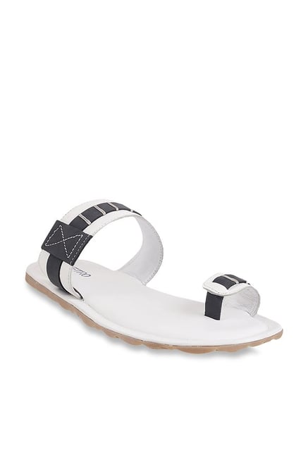Buy Black Sandals for Men by Metro Online | Ajio.com
