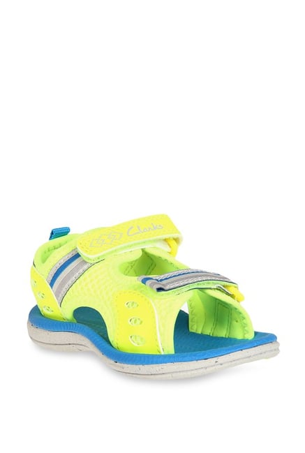 clarks flip flops kids yellow