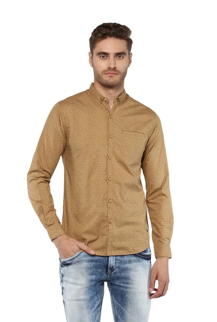 brown shirt outfit men