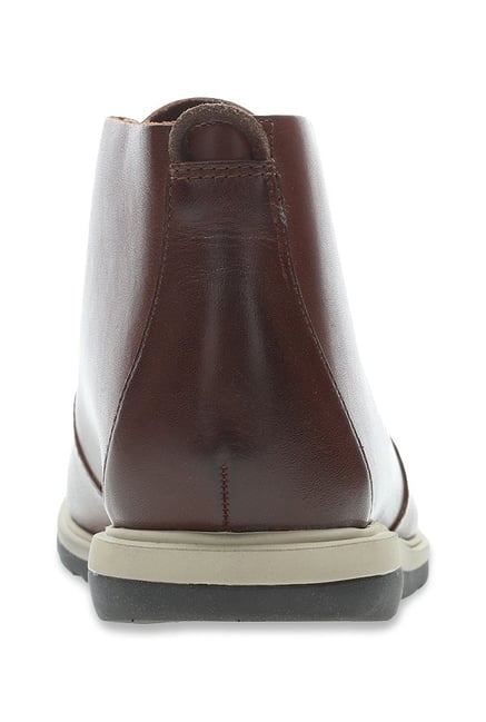 tan chukka