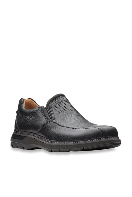 clarks black slip on shoes