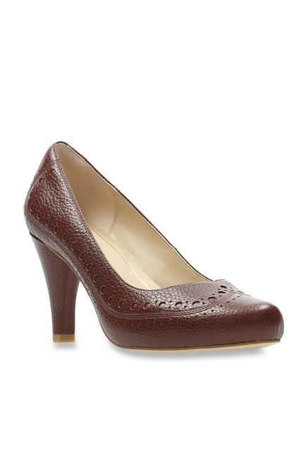 clarks brown pumps