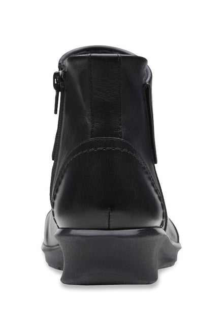 clarks collection women's hope track booties