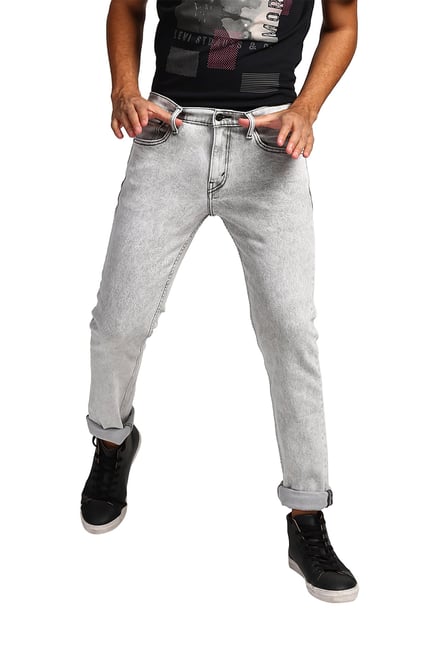 light grey levi jeans