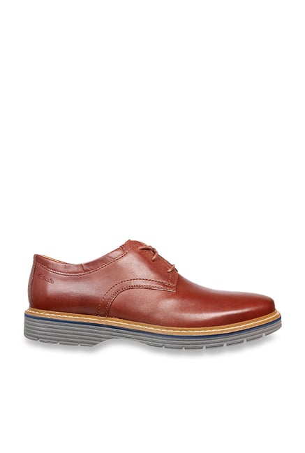 clarks newkirk plain