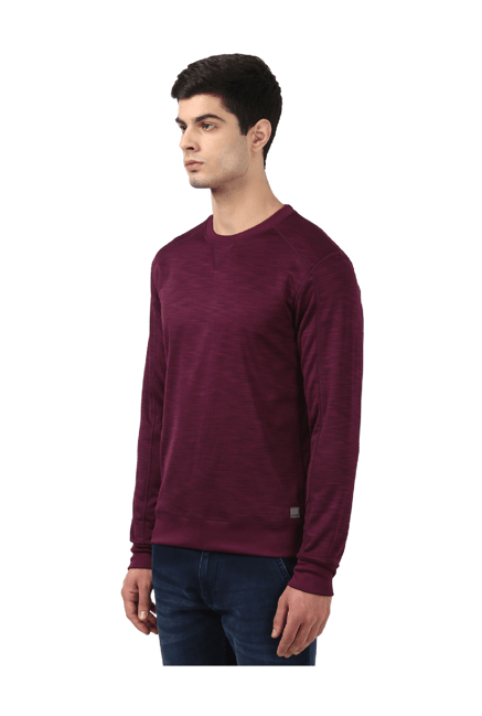 men maroon sweatshirt