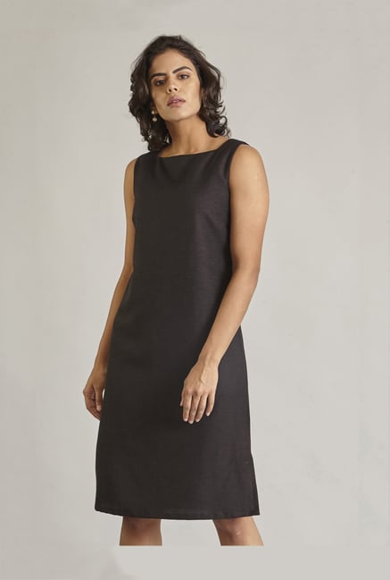 black knee length shift dress