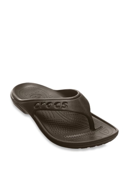 crocs baya flip flops mens