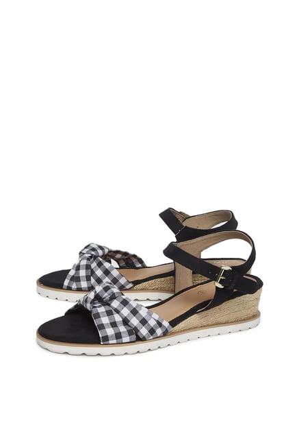 luna blu heels sandals