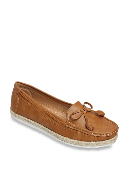 camel boat shoes