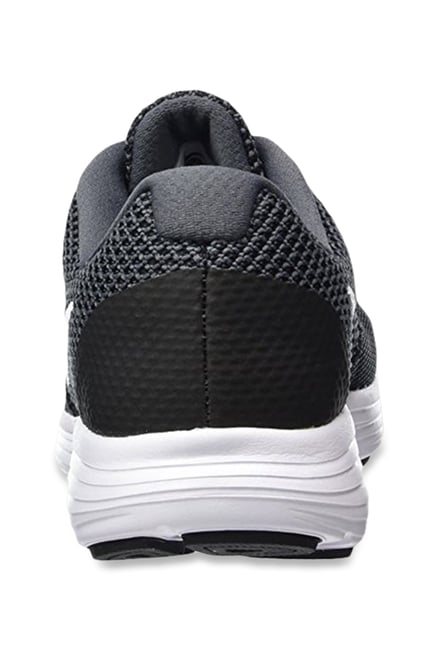 tatacliq nike shoes