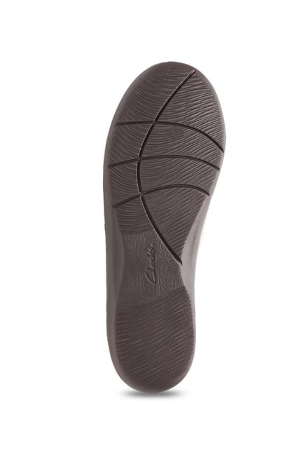 Buy Clarks Sillian Stork Beige Casual Shoes For Women At Best