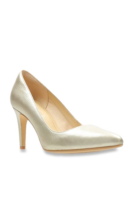 clarks beige pumps