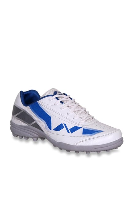 nivia cricket shoes