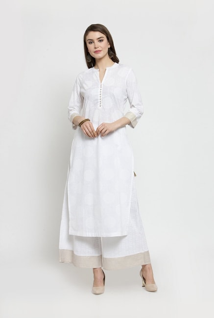 Trendy look white chanderi silk kurta designs for ladies | Priya Chaudhary