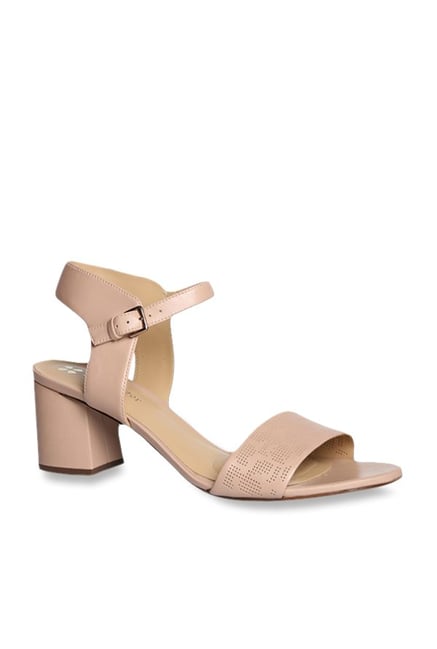 bata naturalizer sandals